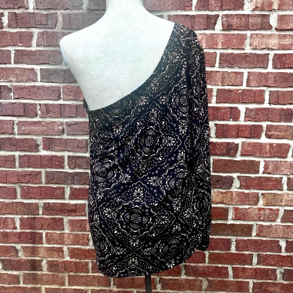 Maurices One Shoulder Medallion Print Lady’s Top, NWOT! Size XL - Picture 6 of 10